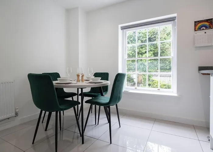 Cosy 1Bd In Malvern With Stunning Views!
